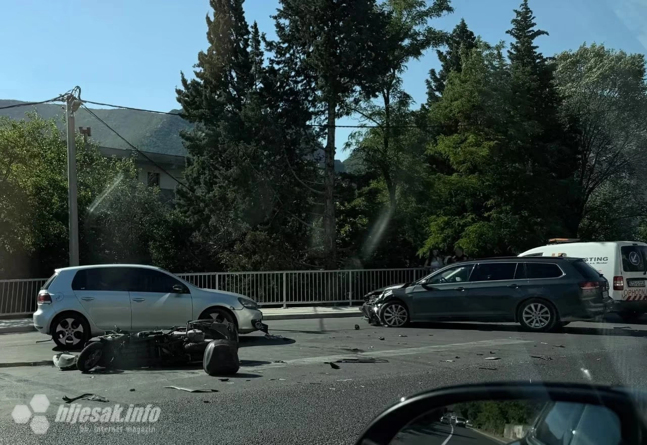 Dvije osobe ozlijeđene u sudaru automobila i motocikla u Mostaru